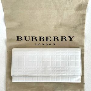 BURBERRY White Leather Clutch in Embossed Check